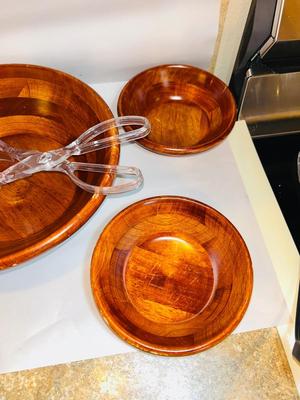 WOODEN SALAD BOWL SET WITH SERVING TONGS