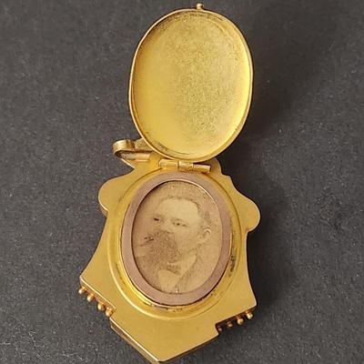 Antique Victorian 14kt Gold Mourning Pendant Locket Back Opens 10.33 Grams