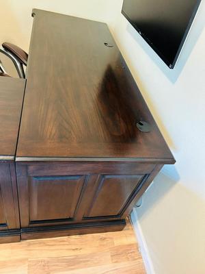 WHALEN FURNITURE MFG HANDSOME L-SHAPED DESK AND SERTA LEATHER? DESK CHAIR