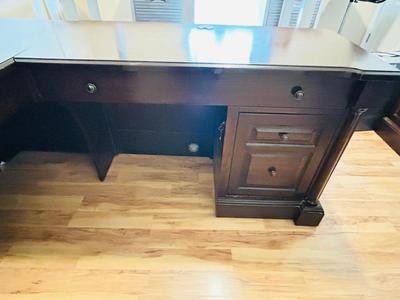 WHALEN FURNITURE MFG HANDSOME L-SHAPED DESK AND SERTA LEATHER? DESK CHAIR