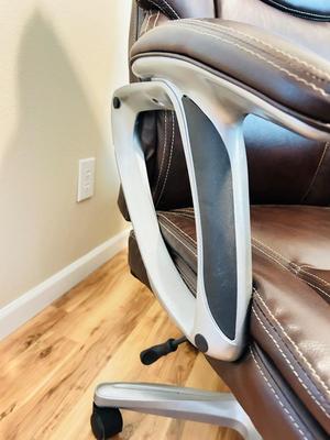 WHALEN FURNITURE MFG HANDSOME L-SHAPED DESK AND SERTA LEATHER? DESK CHAIR