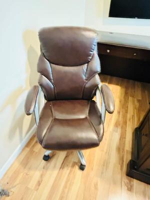 WHALEN FURNITURE MFG HANDSOME L-SHAPED DESK AND SERTA LEATHER? DESK CHAIR