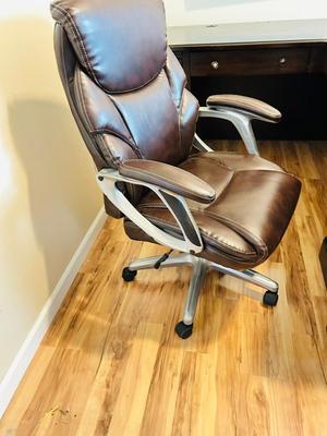 WHALEN FURNITURE MFG HANDSOME L-SHAPED DESK AND SERTA LEATHER? DESK CHAIR