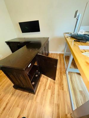 WHALEN FURNITURE MFG HANDSOME L-SHAPED DESK AND SERTA LEATHER? DESK CHAIR