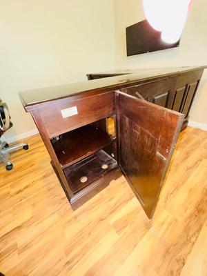 WHALEN FURNITURE MFG HANDSOME L-SHAPED DESK AND SERTA LEATHER? DESK CHAIR
