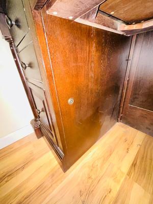 WHALEN FURNITURE MFG HANDSOME L-SHAPED DESK AND SERTA LEATHER? DESK CHAIR