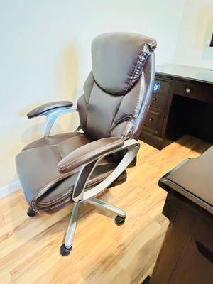WHALEN FURNITURE MFG HANDSOME L-SHAPED DESK AND SERTA LEATHER? DESK CHAIR