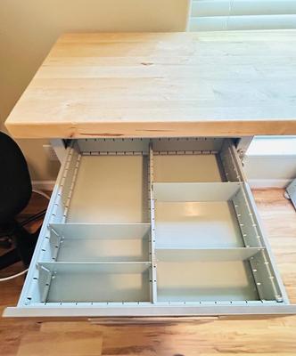 HANDY STEEL AND SOLID WOOD LOCKING WORKBENCH WITH DRAWERS/STEEL PEG BOARD & TALL SWIVEL STOOL