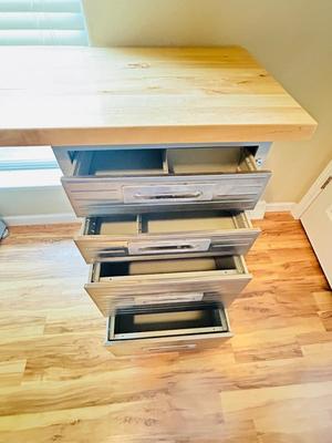 HANDY STEEL AND SOLID WOOD LOCKING WORKBENCH WITH DRAWERS/STEEL PEG BOARD & TALL SWIVEL STOOL