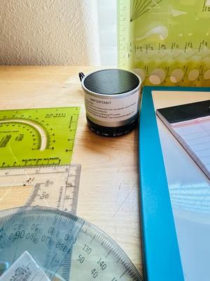 PHILLIPS AUDIO PLAYER, BUSINESS CARD HOLDER, DRAFTING STENCILS, 3 RING BINDERS, MINI SPEAKER, DRY ERASE BOARD AND OTHER SUPPLIES