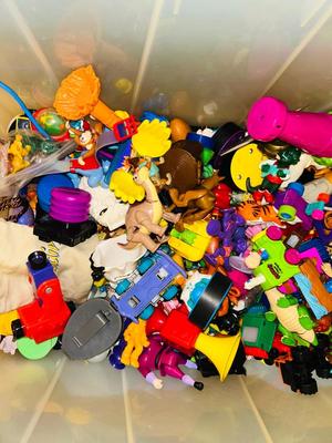 A BIG ASSORTMENT OF VINTAGE KIDS MEAL TOYS