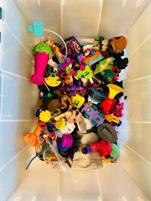 A BIG ASSORTMENT OF VINTAGE KIDS MEAL TOYS