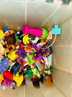 A BIG ASSORTMENT OF VINTAGE KIDS MEAL TOYS