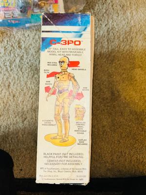 1977 AUTHENTIC C3PO 10” SCALE MODEL KIT, AND VTG STAR WARS PEZ DISPENSERS