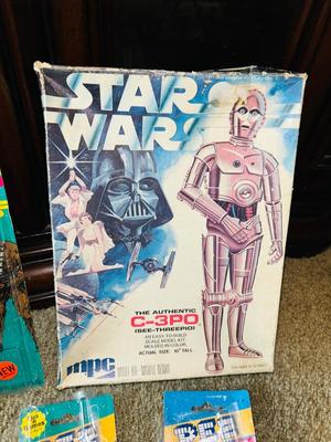 1977 AUTHENTIC C3PO 10” SCALE MODEL KIT, AND VTG STAR WARS PEZ DISPENSERS