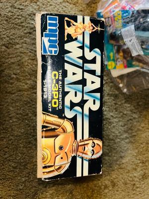 1977 AUTHENTIC C3PO 10” SCALE MODEL KIT, AND VTG STAR WARS PEZ DISPENSERS