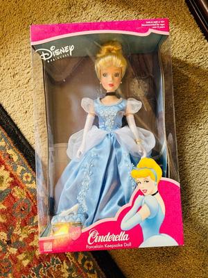 2002 DISNEY’S PORCELAIN CINDERELLA DOLL