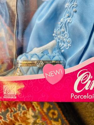 2002 DISNEY’S PORCELAIN CINDERELLA DOLL
