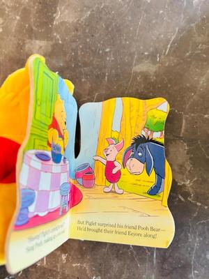 1992 JIMINY CRICKET DOLL, WINNEY THE POOH WITH BOOK AND VTG. DISNEY HAPPY MEAL TOYS