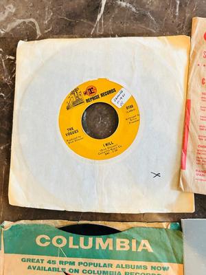 VTG 45 RECORDS, DR. HOOK, JOHNNY CASH, TOM JONES, LOUIS ARMSTRONG AND MUCH MORE!