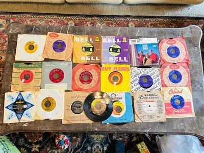 VTG 45 RECORDS, DR. HOOK, JOHNNY CASH, TOM JONES, LOUIS ARMSTRONG AND MUCH MORE!