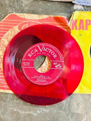 VTG 45 RECORDS, DR. HOOK, JOHNNY CASH, TOM JONES, LOUIS ARMSTRONG AND MUCH MORE!
