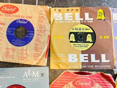 VTG 45 RECORDS, DR. HOOK, JOHNNY CASH, TOM JONES, LOUIS ARMSTRONG AND MUCH MORE!