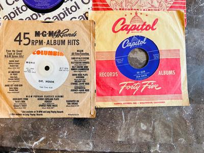 VTG 45 RECORDS, DR. HOOK, JOHNNY CASH, TOM JONES, LOUIS ARMSTRONG AND MUCH MORE!