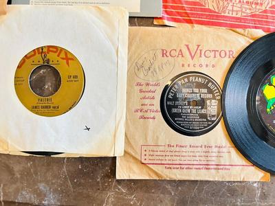 VTG 45 RECORDS, DR. HOOK, JOHNNY CASH, TOM JONES, LOUIS ARMSTRONG AND MUCH MORE!