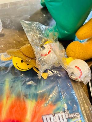A VARIETY OF DIFFERENT TOYS AND OTHER ITEMS EVEN AN INFLATABLE SINCLAIR DINOSAUR