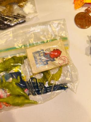 CRACKER JACKS PRIZES