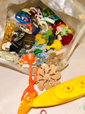 CRACKER JACKS PRIZES