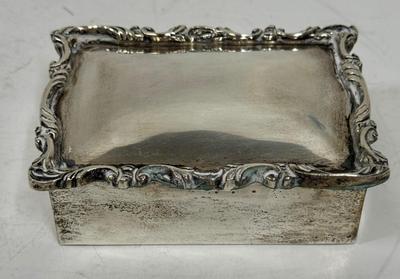 Sale Photo Thumbnail #475: Lined inside. In good vintage condition. Weighs 264 grams.