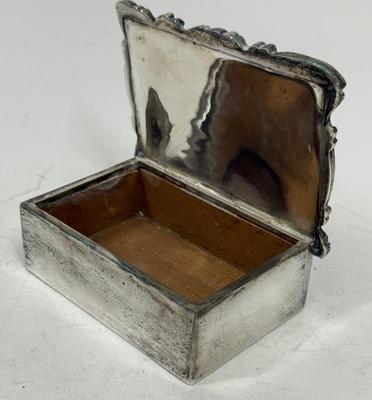 Sale Photo Thumbnail #473: Lined inside. In good vintage condition. Weighs 264 grams.