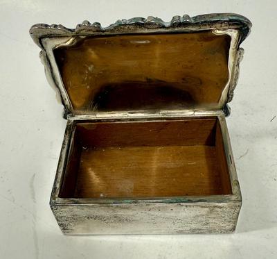 Sale Photo Thumbnail #479: Lined inside. In good vintage condition. Weighs 264 grams.