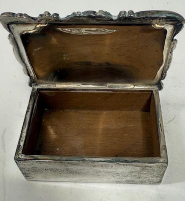 Sale Photo Thumbnail #476: Lined inside. In good vintage condition. Weighs 264 grams.