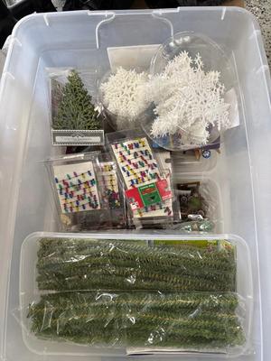 Holiday crafting items