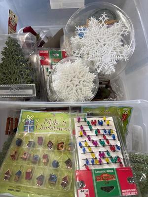 Holiday crafting items