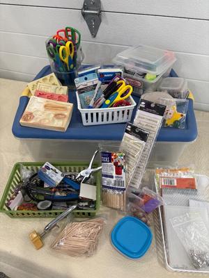 Miscellaneous tote of craft