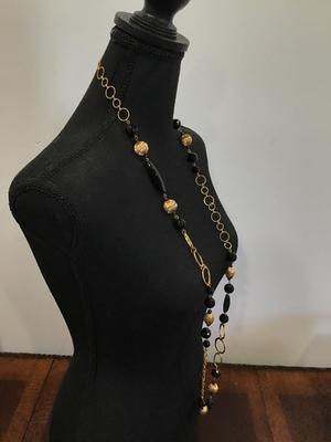 Black and gold tone fashion necklace