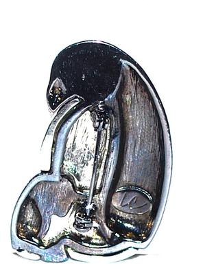 Modern Style GRAY & SILVER PENQUIN & BABY BROOCH (2" x 1") on a Silver Tone Setting