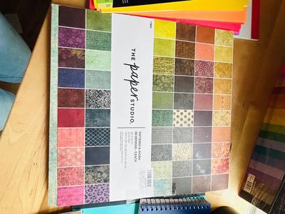 200 ct PACK OF BLANK INVITATIONS AND ENVELOPES, 2 LARGE ROLLS OF VINYL, AND AN ARRAY OF NOTEPADS AND COLORED PAPER
