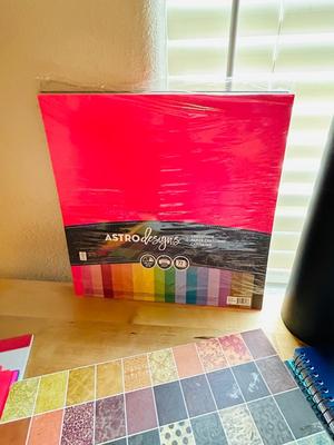 200 ct PACK OF BLANK INVITATIONS AND ENVELOPES, 2 LARGE ROLLS OF VINYL, AND AN ARRAY OF NOTEPADS AND COLORED PAPER