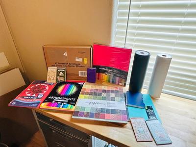 200 ct PACK OF BLANK INVITATIONS AND ENVELOPES, 2 LARGE ROLLS OF VINYL, AND AN ARRAY OF NOTEPADS AND COLORED PAPER