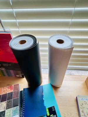 200 ct PACK OF BLANK INVITATIONS AND ENVELOPES, 2 LARGE ROLLS OF VINYL, AND AN ARRAY OF NOTEPADS AND COLORED PAPER