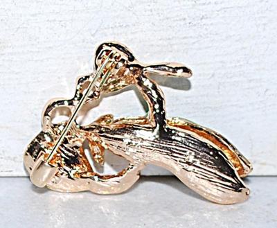 PEA POD with Faux PEARLS BROOCH (1½" x 1¼") with Green Enamel Leaves on a Gold Tone Setting