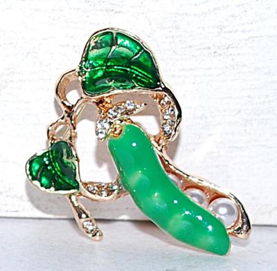 PEA POD with Faux PEARLS BROOCH (1½" x 1¼") with Green Enamel Leaves on a Gold Tone Setting
