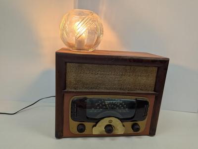 Artist Signed Zenith S'D-BC/FM Radio Table Lamp Worked!