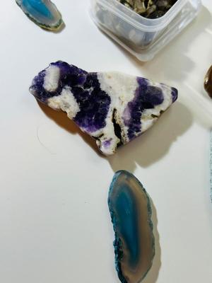AGATE, QUARTZ, PETRIFIED WOOD AND MORE READY FOR CRAFTS