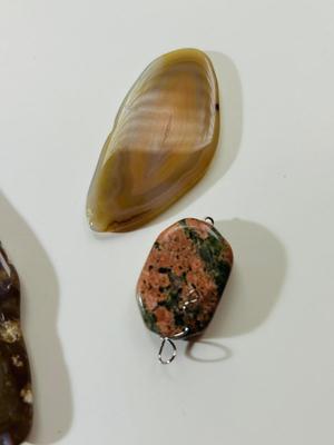 AGATE, QUARTZ, PETRIFIED WOOD AND MORE READY FOR CRAFTS